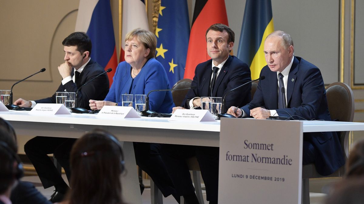 Putin se Zelenským se shodli na výměně zajatců. Řadu otázek ale nevyřešili